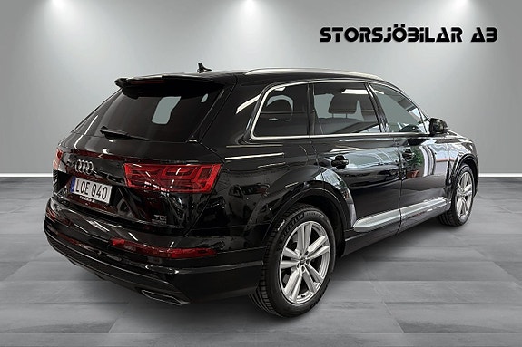 Audi Q7 3 of 5