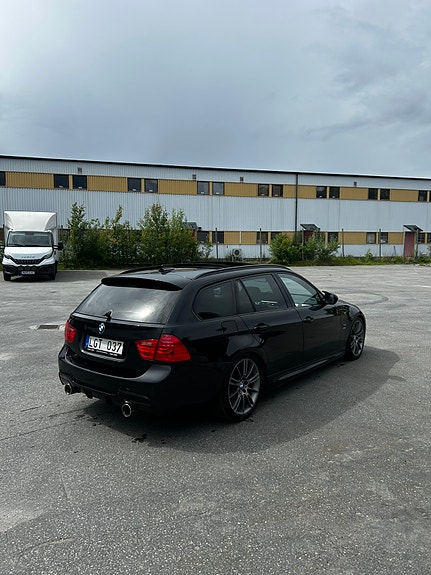 BMW 330d 5 of 5