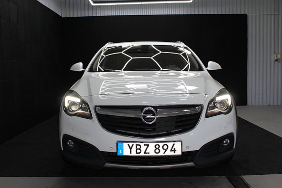 Opel Insignia Country Tourer 2 of 5