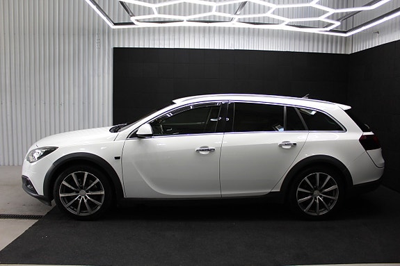 Opel Insignia Country Tourer 3 of 5