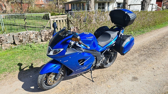 Triumph Sprint st 2 of 5