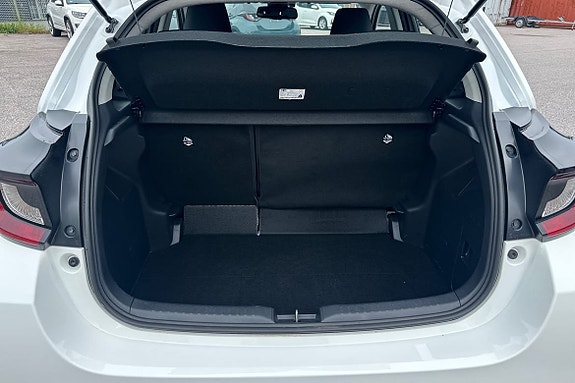 Toyota Yaris 11 of 21