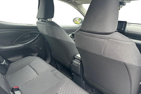 Toyota Yaris 8 of 21
