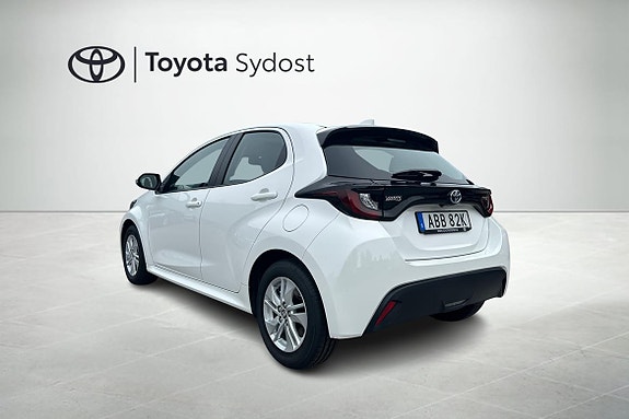 Toyota Yaris 18 of 21
