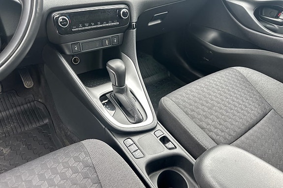 Toyota Yaris 21 of 21