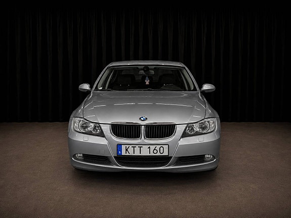 BMW 320d 2 of 5