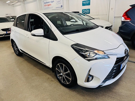 Toyota Yaris 13 of 25