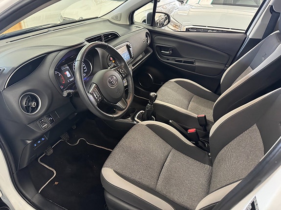 Toyota Yaris 20 of 25