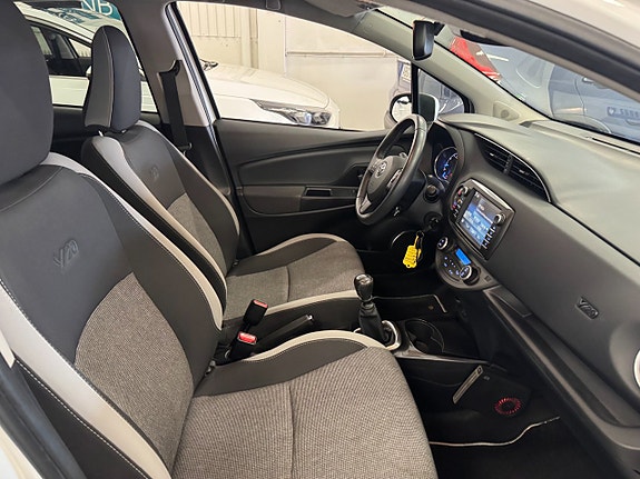 Toyota Yaris 17 of 25