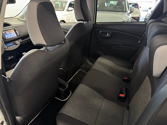 Toyota Yaris 19 of 25