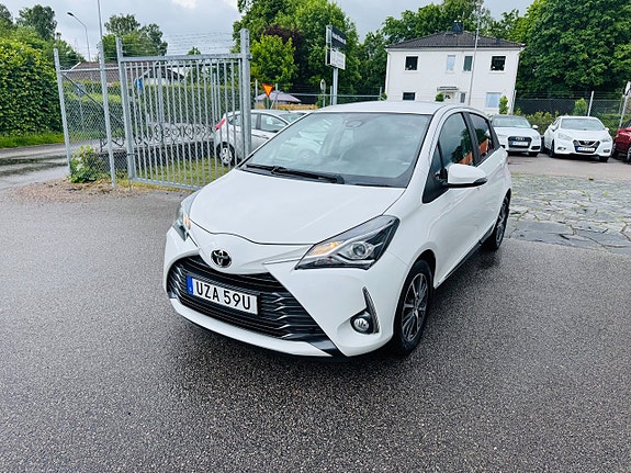 Toyota Yaris 2 of 25