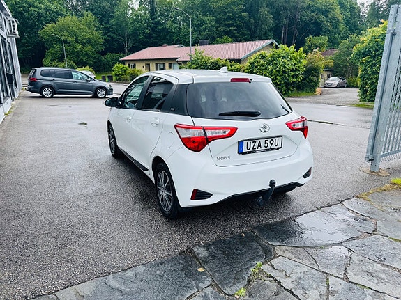 Toyota Yaris 4 of 25