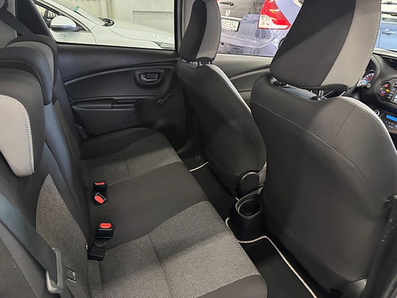 Toyota Yaris 18 of 25