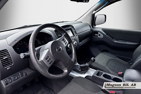Nissan Navara 2 of 3