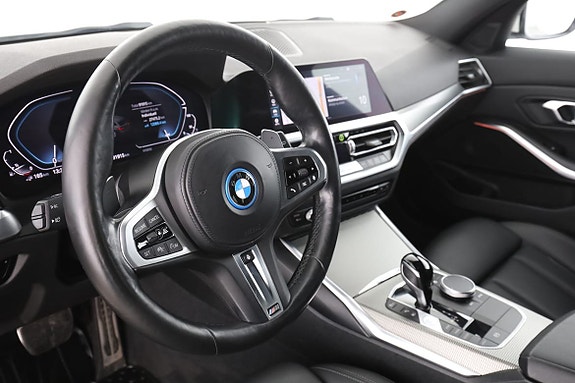 BMW 330e 12 of 30
