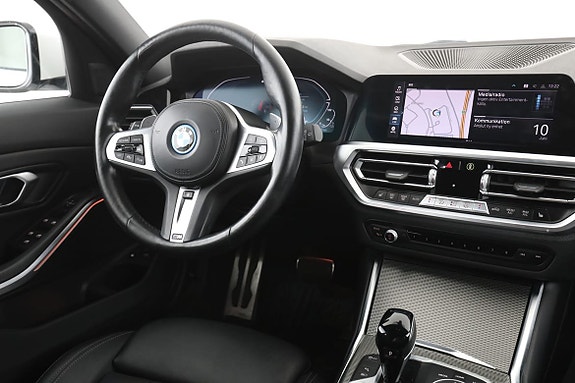 BMW 330e 14 of 30
