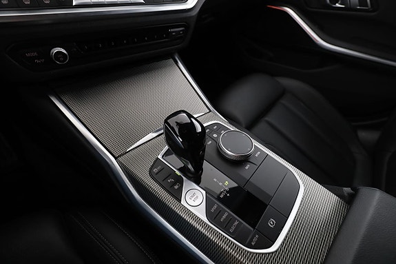 BMW 330e 27 of 30