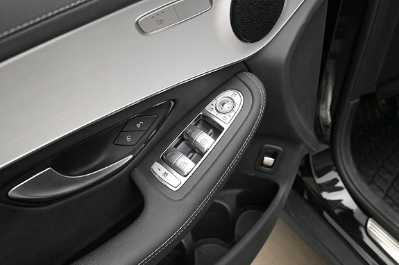 Mercedes-Benz GLC300 de 13 of 27