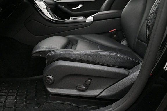 Mercedes-Benz GLC300 de 14 of 27