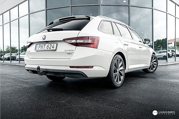 Skoda Superb 2 of 5