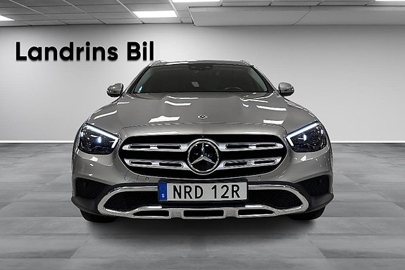Mercedes-Benz E220 d 2 of 5