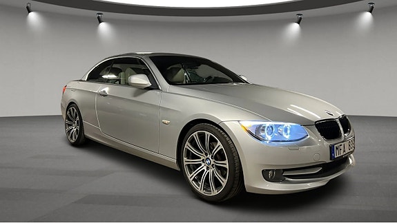 BMW 320i 2 of 5