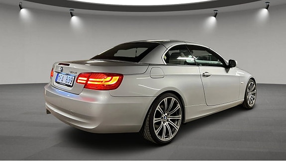 BMW 320i 5 of 5