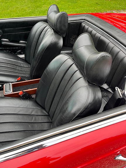 Mercedes-Benz 280 SL 3 of 5