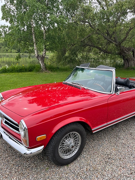Mercedes-Benz 280 SL 2 of 5