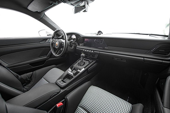 Porsche 992 14 of 30