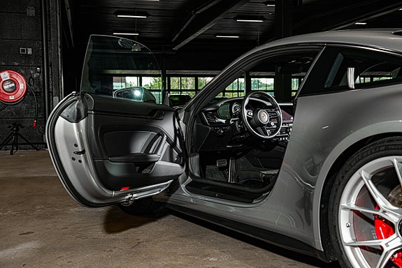 Porsche 992 8 of 30