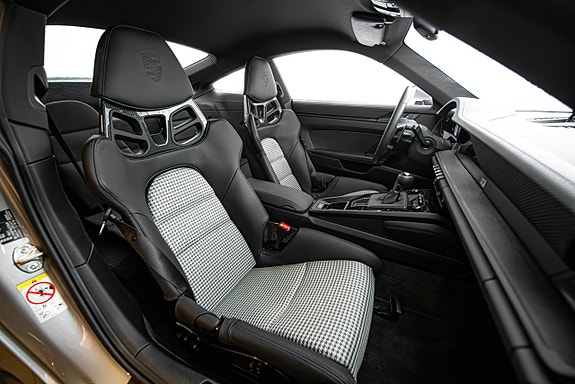Porsche 992 16 of 30