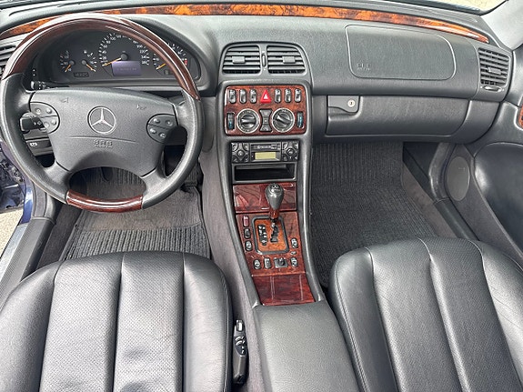 Mercedes-Benz CLK320 5 of 5
