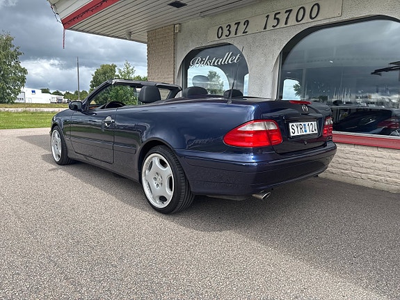 Mercedes-Benz CLK320 3 of 5
