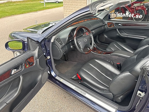 Mercedes-Benz CLK320 4 of 5
