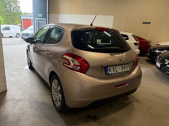 Peugeot 208 4 of 5