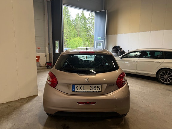 Peugeot 208 5 of 5