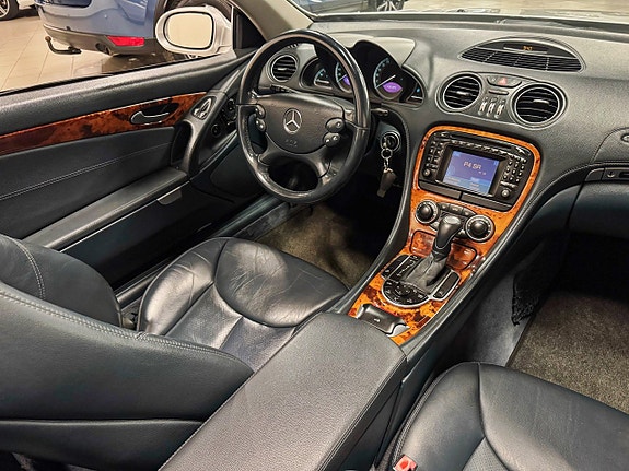 Mercedes-Benz SL500 3 of 5