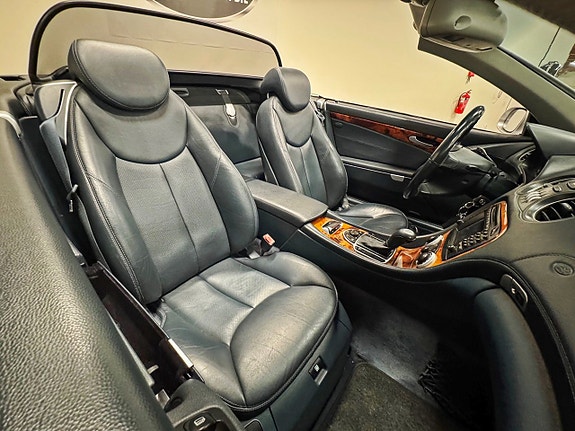 Mercedes-Benz SL500 5 of 5