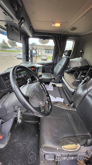 Scania R520 8x4*4, tipp- och kranbil 3 of 6