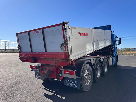 Scania R520 8x4*4, tipp- och kranbil 4 of 12