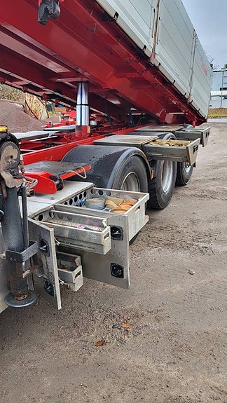 Scania R520 8x4*4, tipp- och kranbil 4 of 6