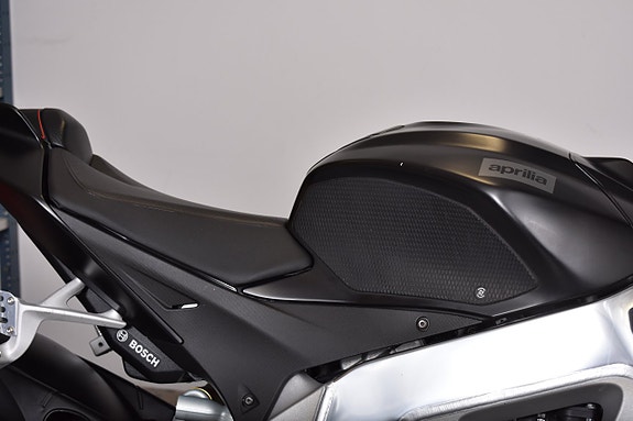 Aprilia TUONO V4R 16 of 19