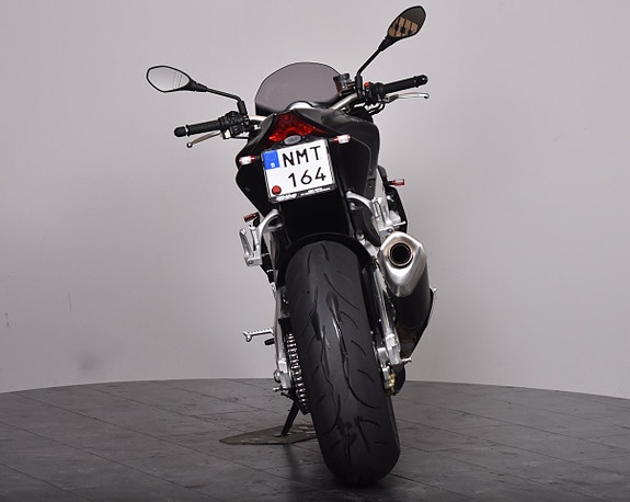 Aprilia TUONO V4R 6 of 19