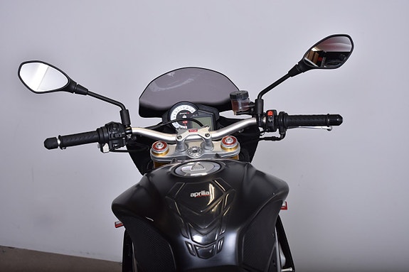 Aprilia TUONO V4R 11 of 19