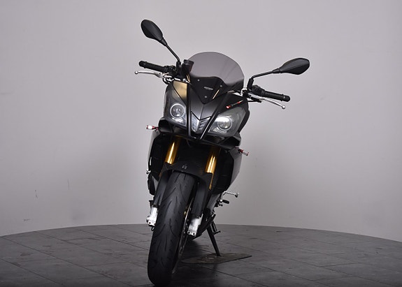Aprilia TUONO V4R 2 of 19