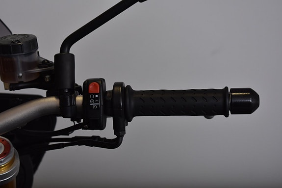 Aprilia TUONO V4R 10 of 19