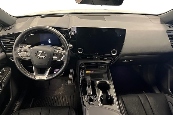 Lexus NX350h 6 of 25