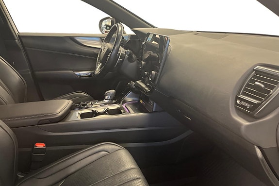 Lexus NX350h 8 of 25