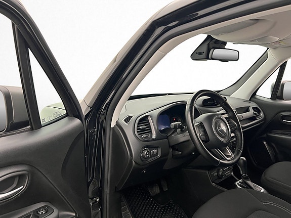 Jeep Renegade 10 of 30